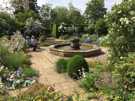 GARDEN TOUR .